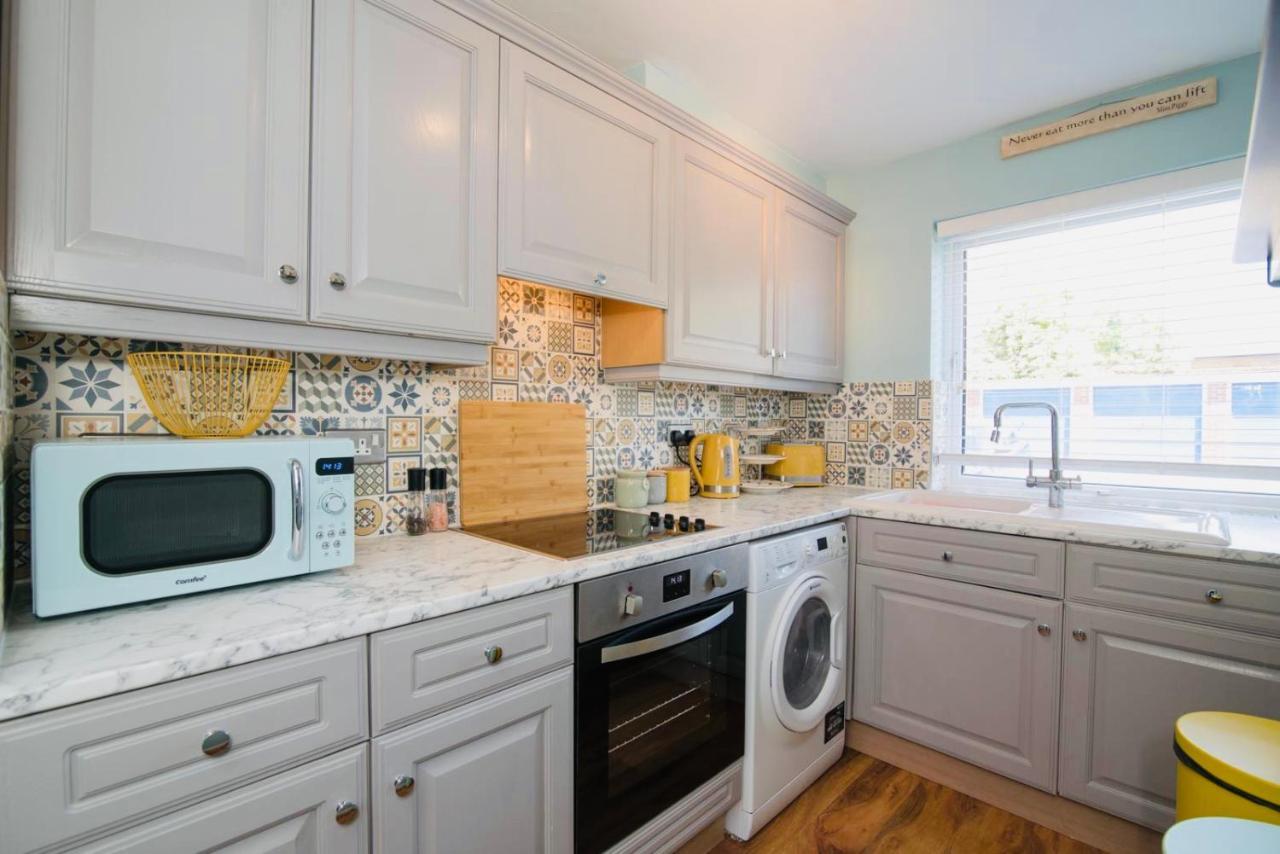 Aston Henry James Stunning One Bedroom Apartment In Royal ويندسور المظهر الخارجي الصورة